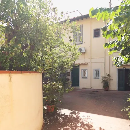 Amalia Via La Farina