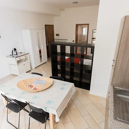 Amalia Via La Farina * Florence